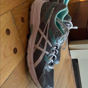 ASICS women’s size 9 sneaker